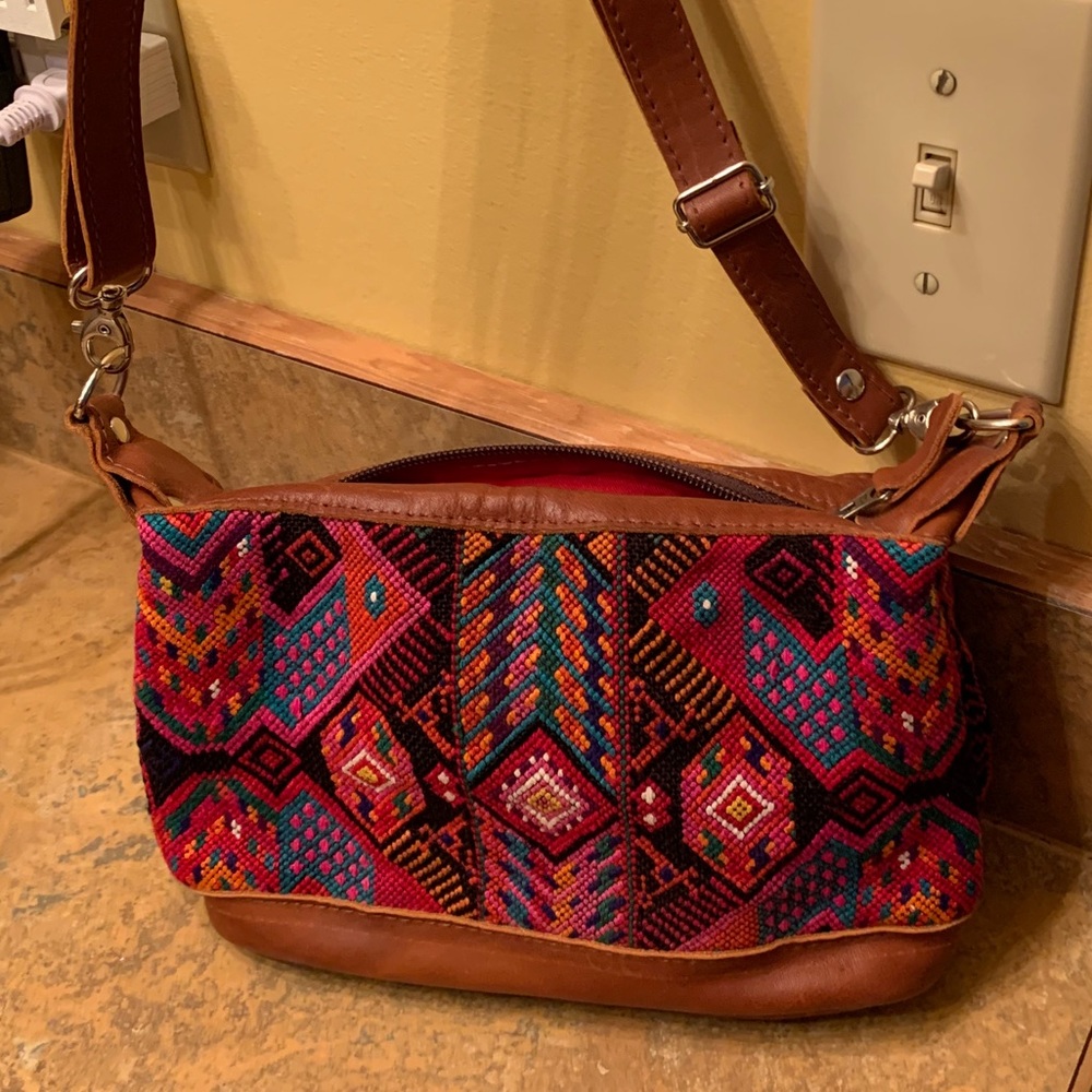 Nena & Co zip top crossbody